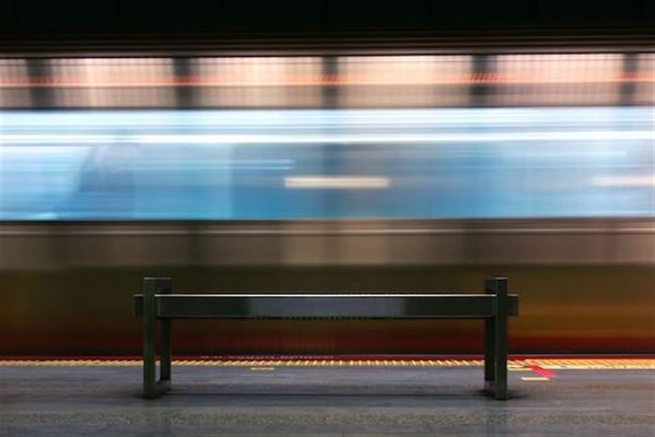 Giv din have et nyt liv med en flot metal bænk